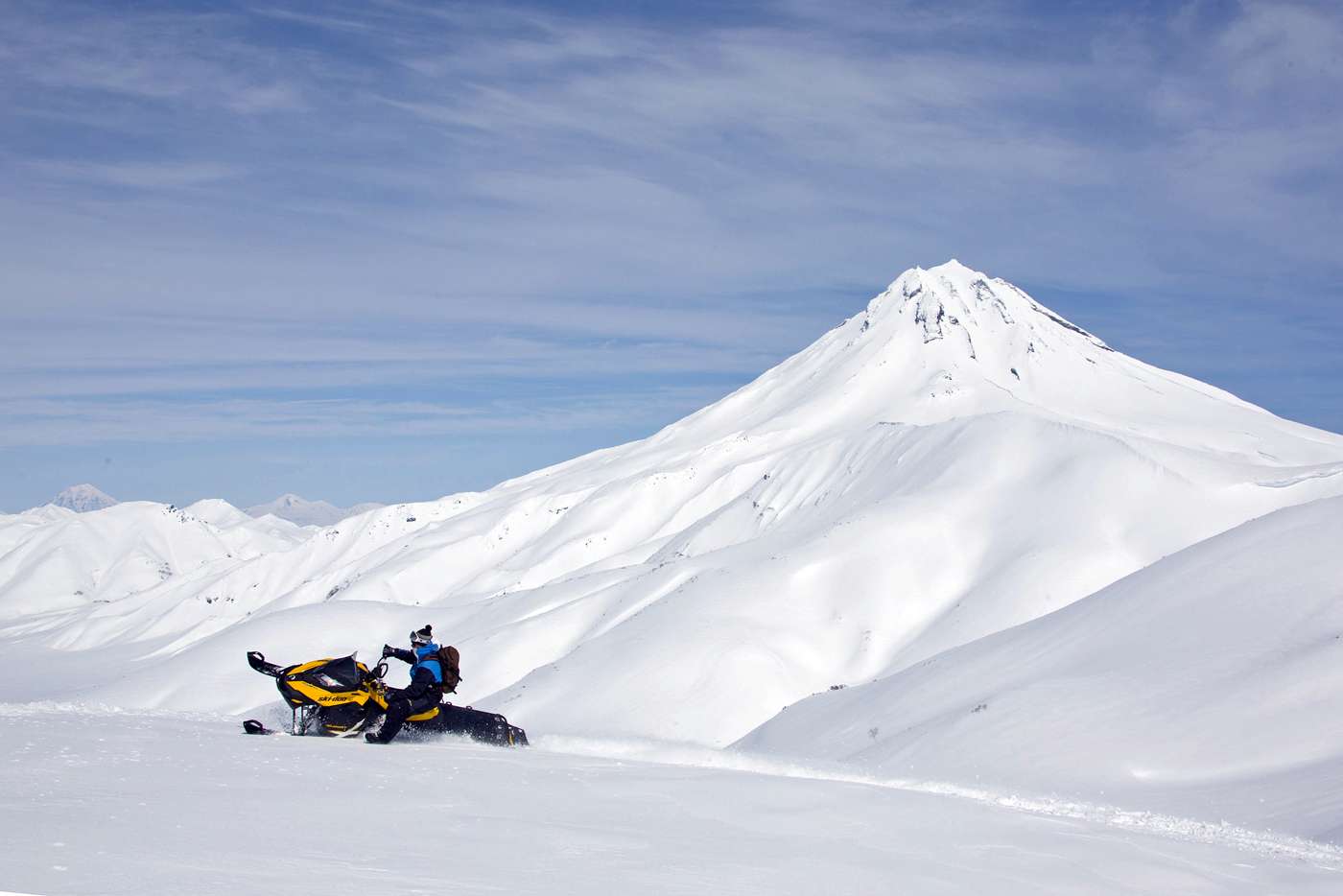 Катание на снегоходах на Камчатке на туристической базе «Снежная Долина»