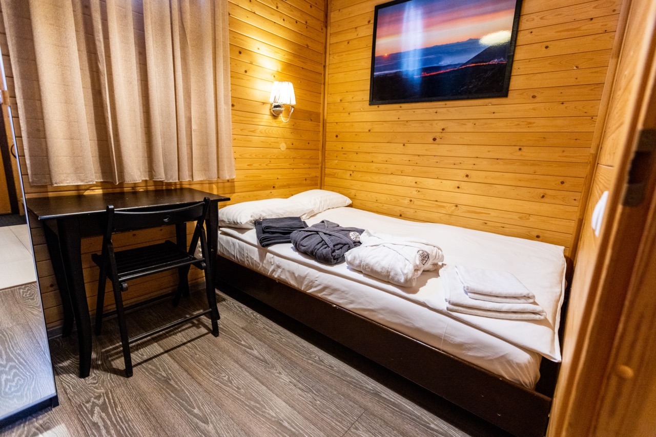 Спальня на базе отдыха Снежная Долина на Камчатке